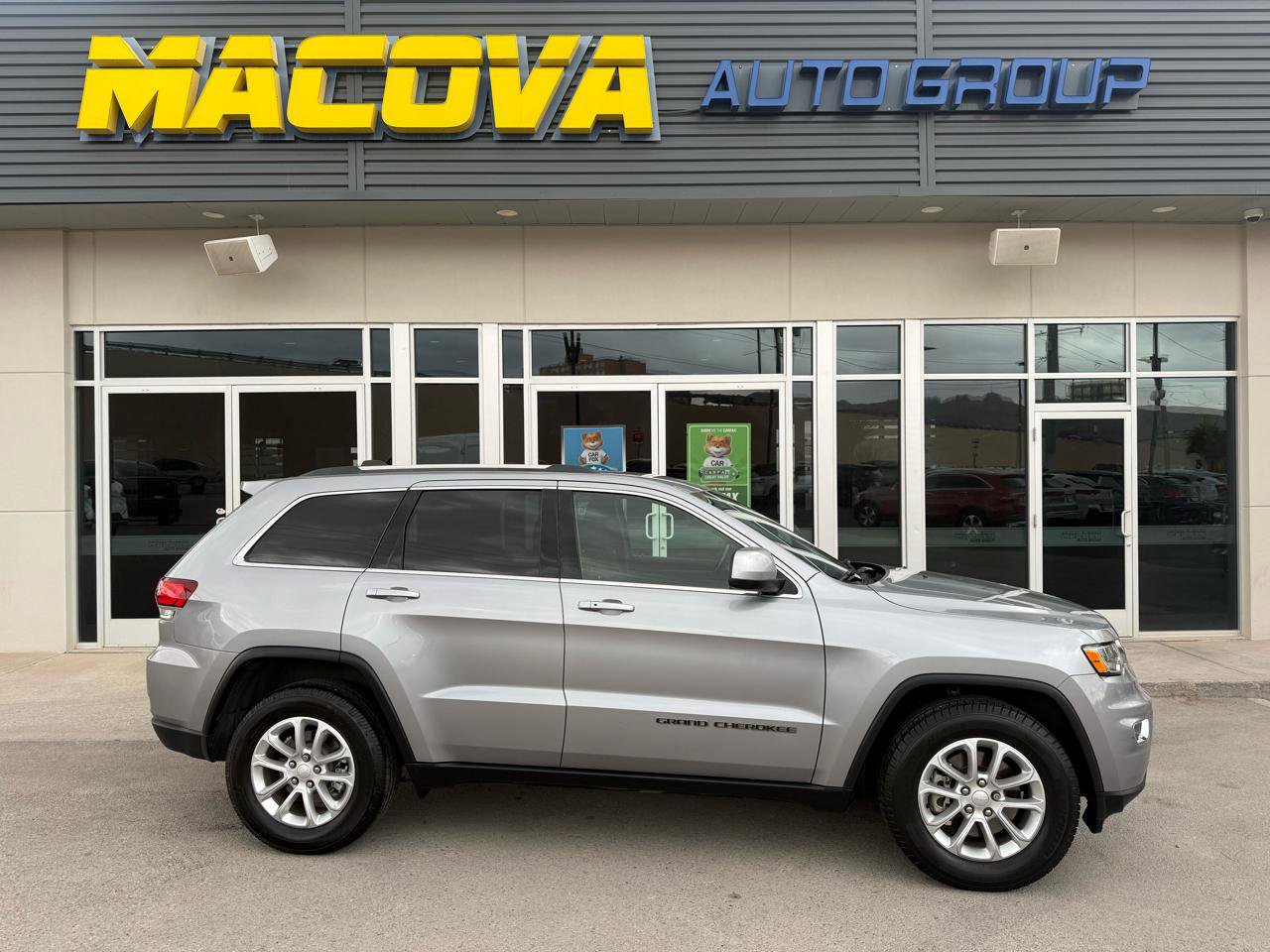 Used 2021 Jeep Grand Cherokee Laredo RWD image 1