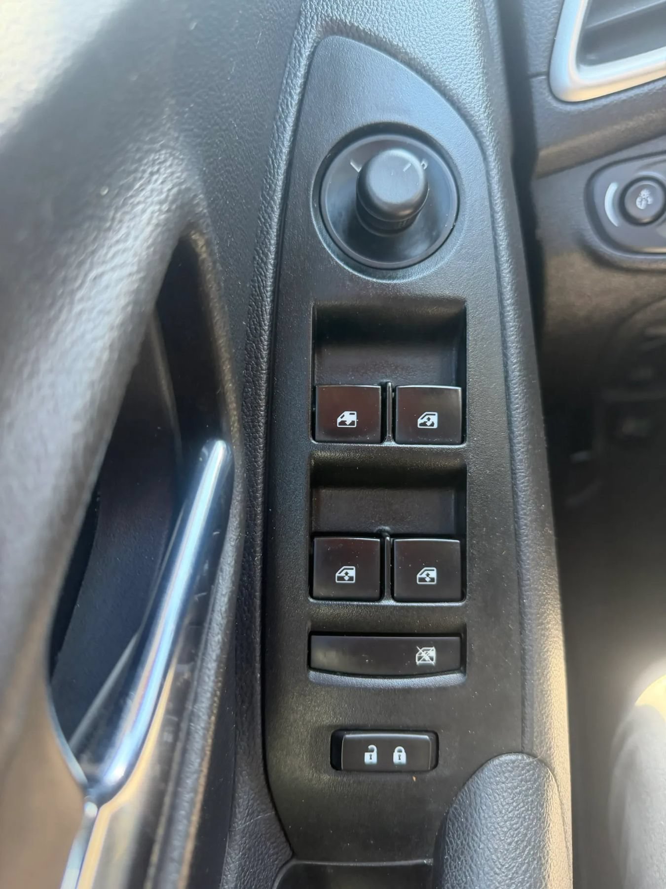 Used 2020 Chevrolet Trax LT AWD/4WD image 23
