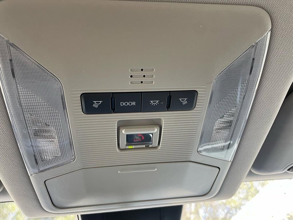 Used 2022 Toyota RAV4 LE image 16