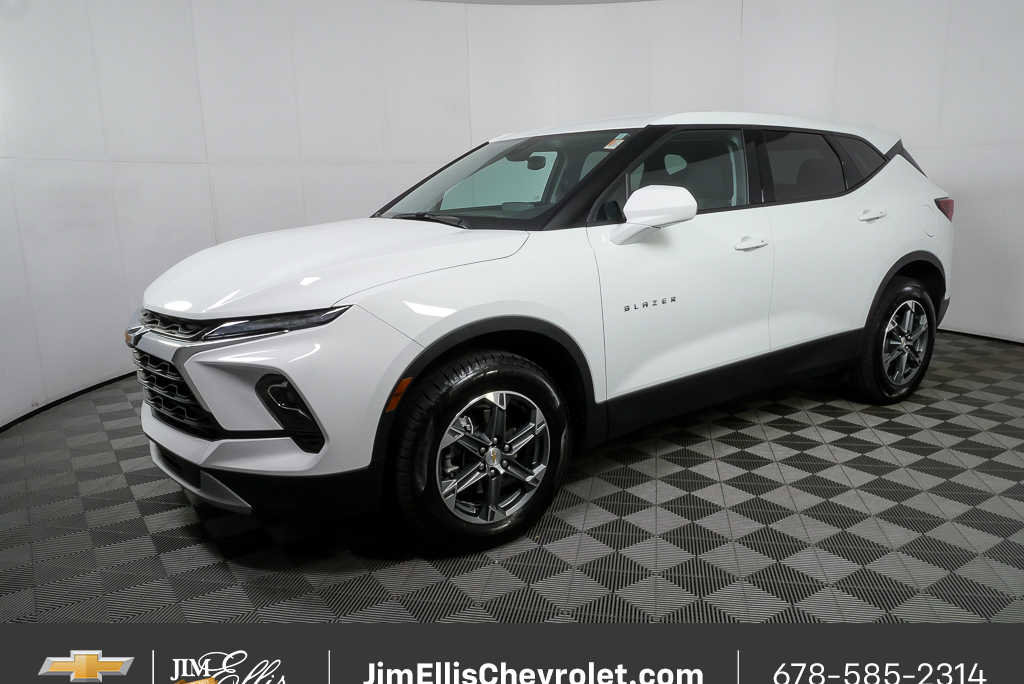 Certified 2025 Chevrolet Blazer LT image 2