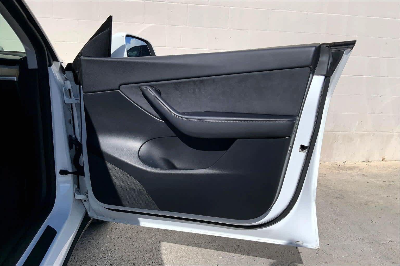 Used 2021 Tesla Model Y Long Range AWD/4WD image 28