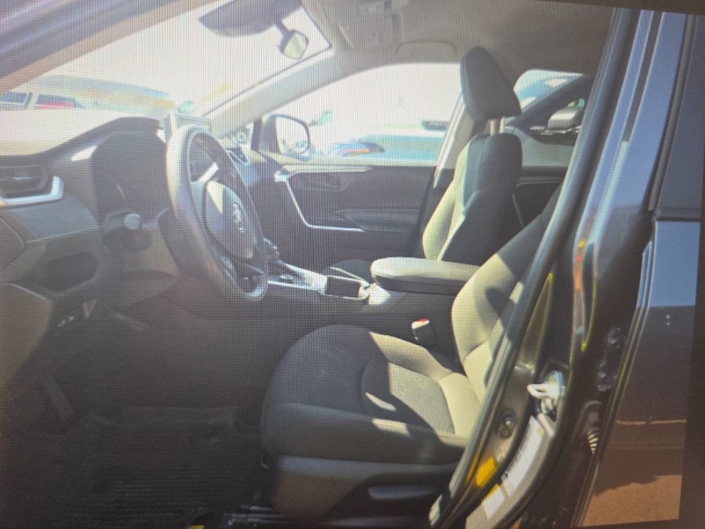Used 2024 Toyota RAV4 LE AWD/4WD image 5