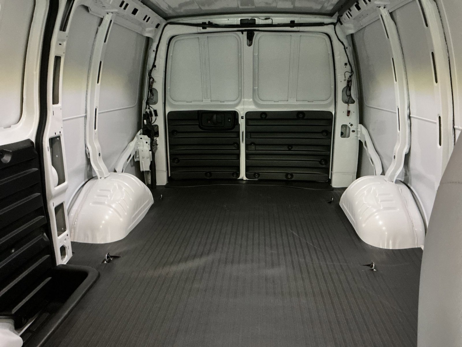 New 2026 Chevrolet Express 2500 RWD image 30