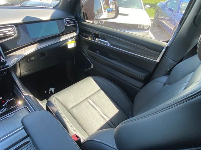 New 2023 Jeep Wagoneer Series III w/ Preferred Equipment Group image 35