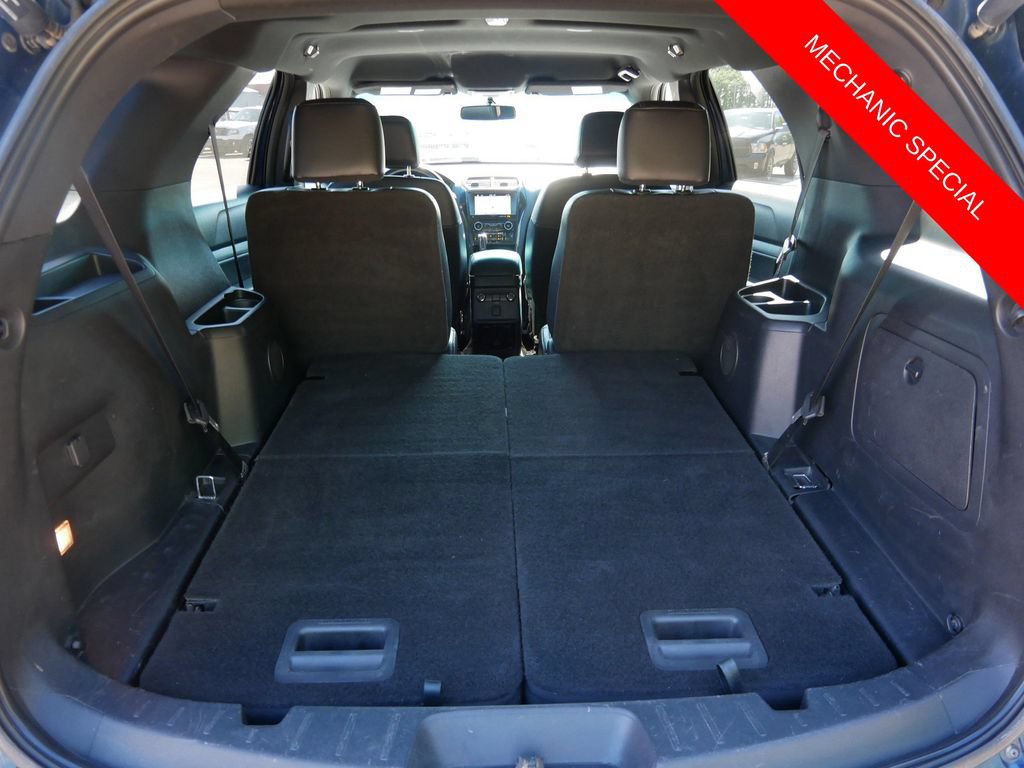 Used 2017 Ford Explorer XLT w/ Equipment Group 202A AWD/4WD image 9