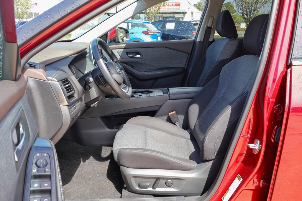 Used 2023 Nissan Rogue SV image 7