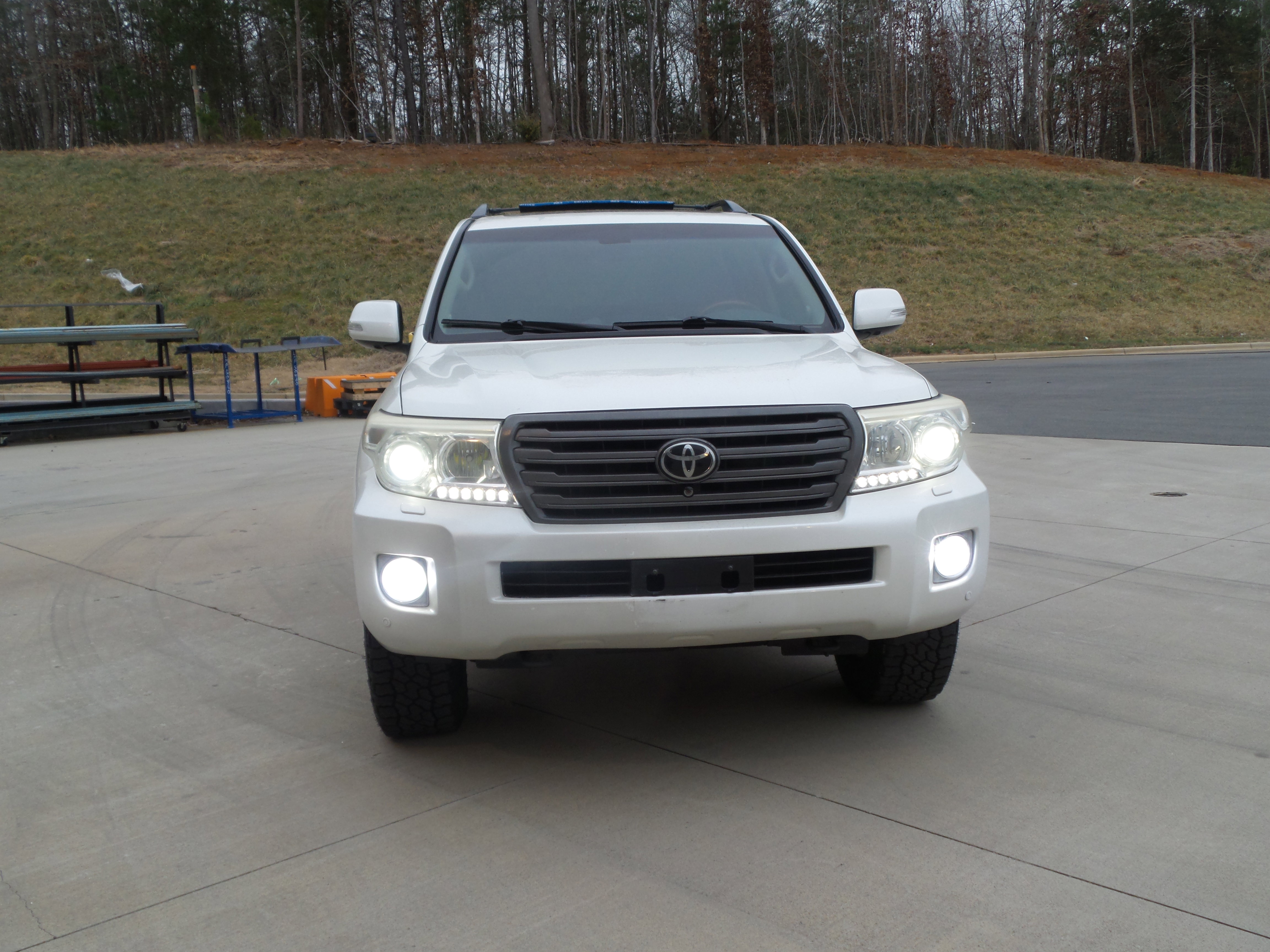 Used 2013 Toyota Land Cruiser image 40