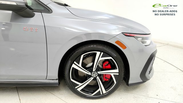 Used 2025 Volkswagen GTI SE FWD image 21