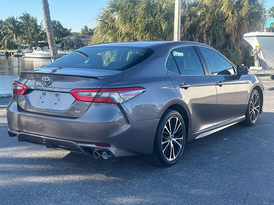 Used 2018 Toyota Camry SE image 5