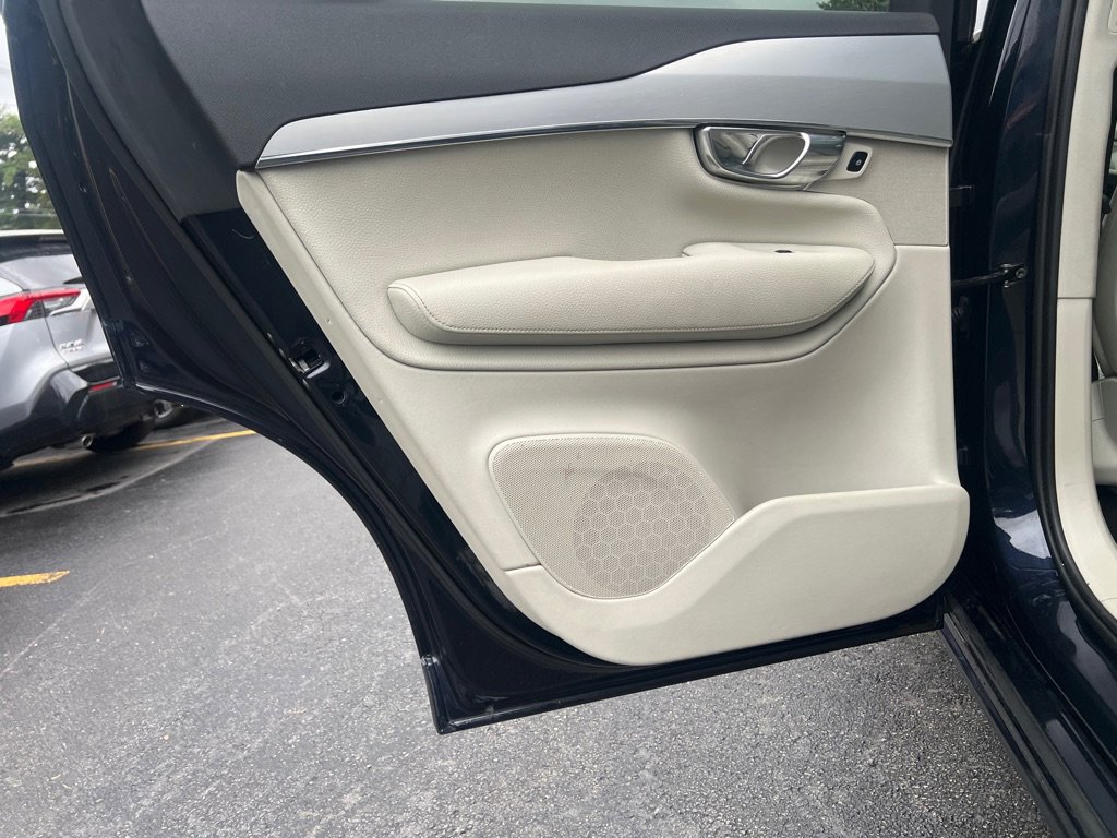 Used 2016 Volvo XC90 T5 Momentum image 11