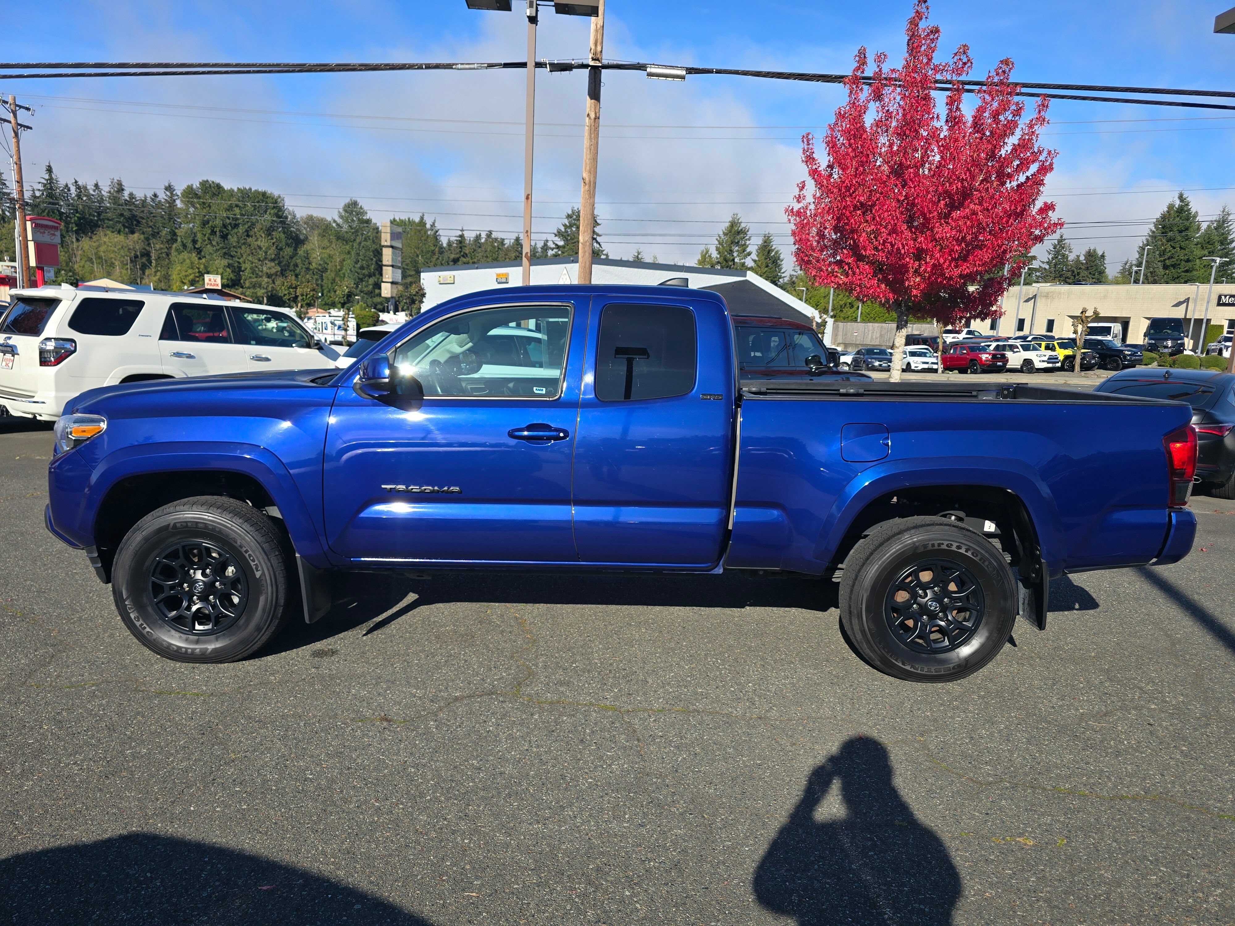 Used 2022 Toyota Tacoma SR5 w/ Black Out Package (TMS) AWD/4WD image 4