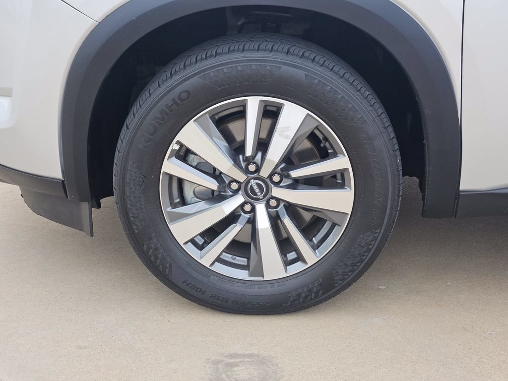 Used 2025 Nissan Pathfinder SL AWD/4WD image 16