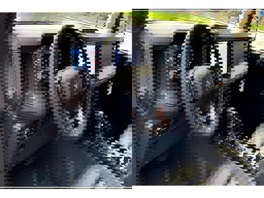 New 2025 Ford Bronco Badlands image 6