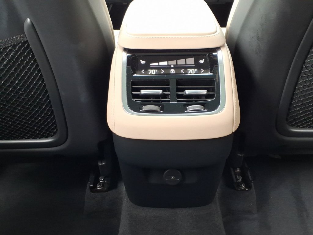 Certified 2026 Volvo XC90 B6 Plus AWD/4WD image 25