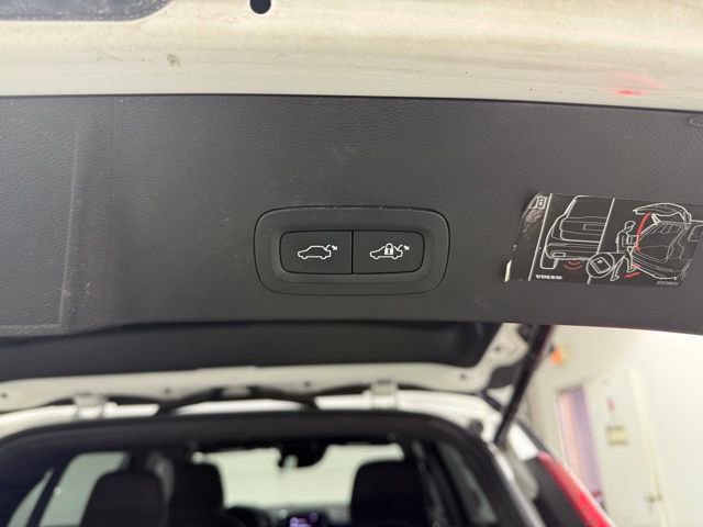 Used 2021 Volvo XC40 T5 R-Design w/ Protection Package image 8