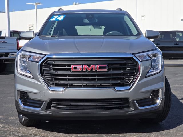 Used 2024 GMC Terrain SLE w/ Driver Convenience Package FWD image 17