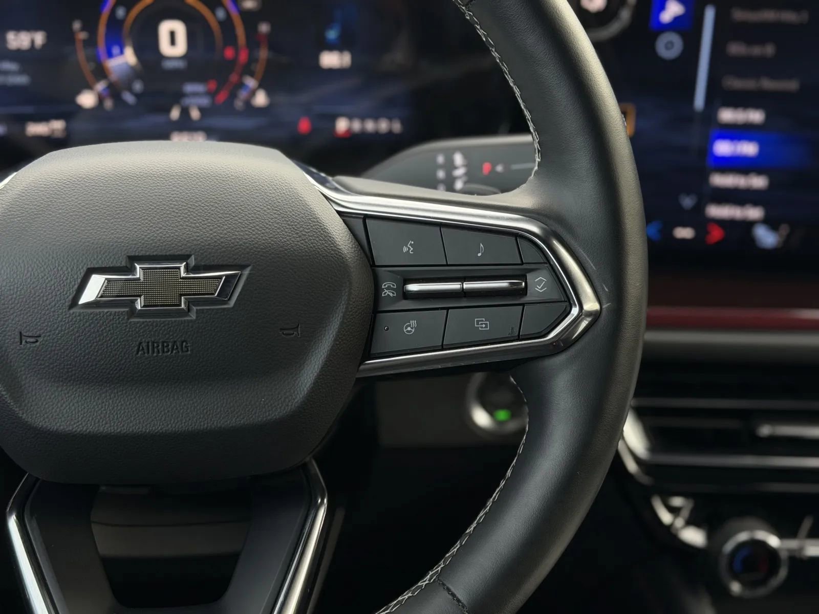 Used 2025 Chevrolet Traverse Z71 w/ Driver Confidence Package AWD/4WD image 26