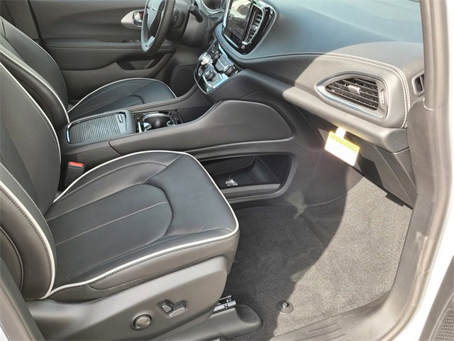 New 2026 Chrysler Pacifica Limited w/ S Appearance Package image 15