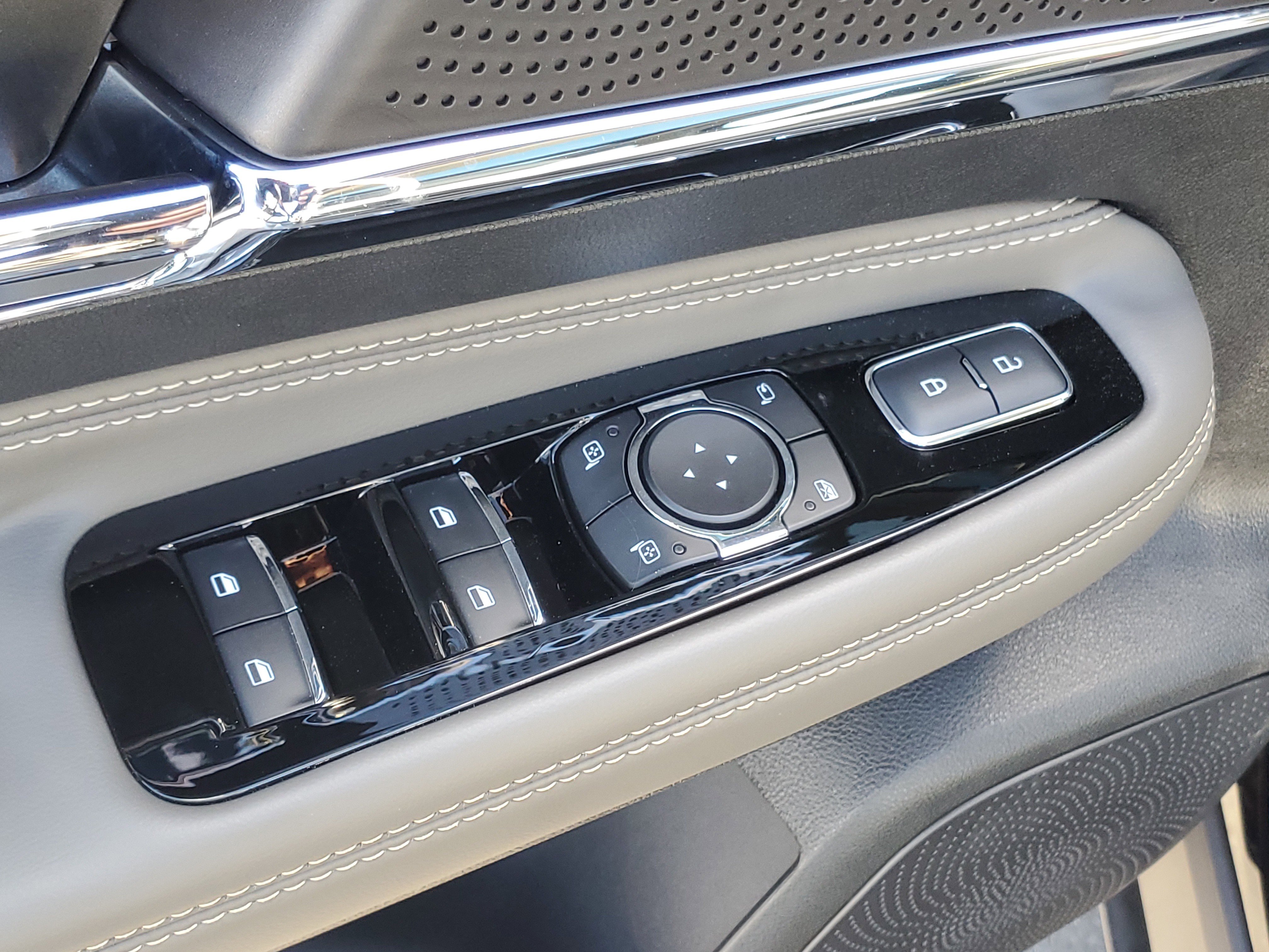 New 2025 Lincoln Corsair Reserve image 10