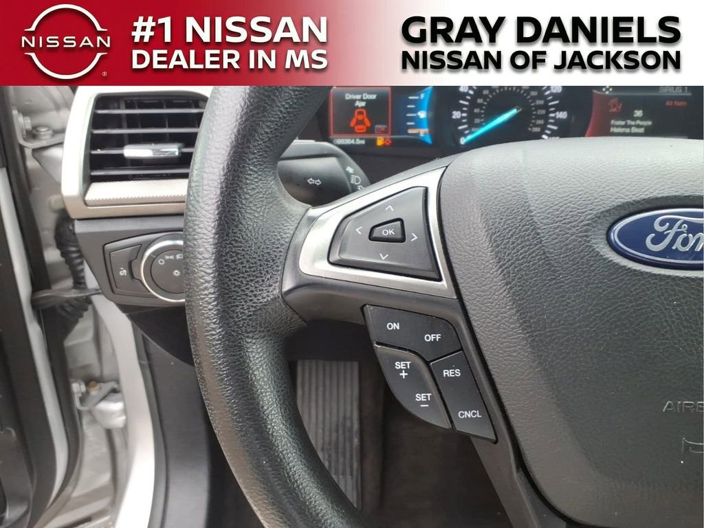 Used 2018 Ford Fusion SE w/ Fusion SE Technology Package FWD image 13