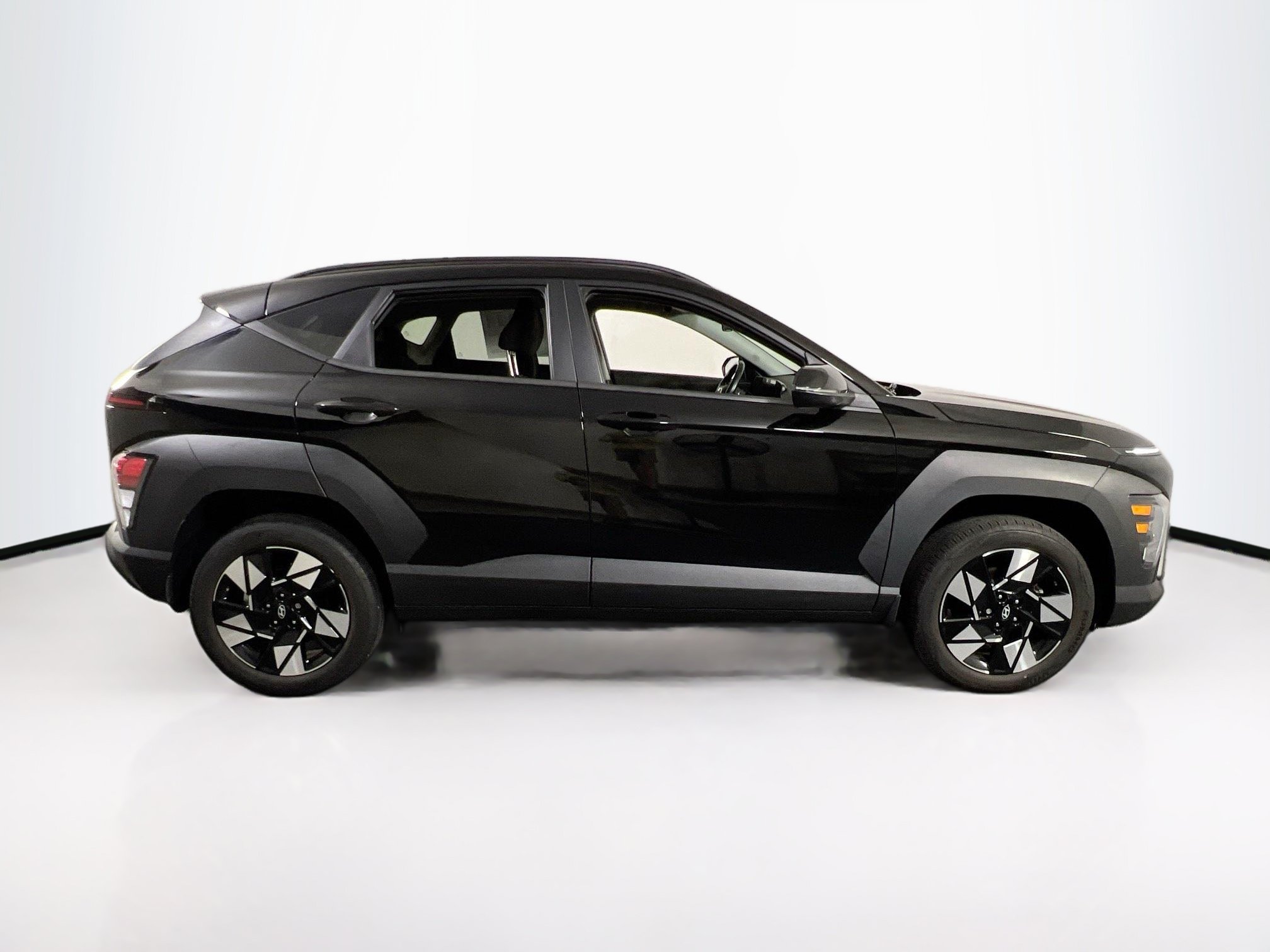 Used 2024 Hyundai Kona SEL w/ Convenience Package AWD/4WD image 4