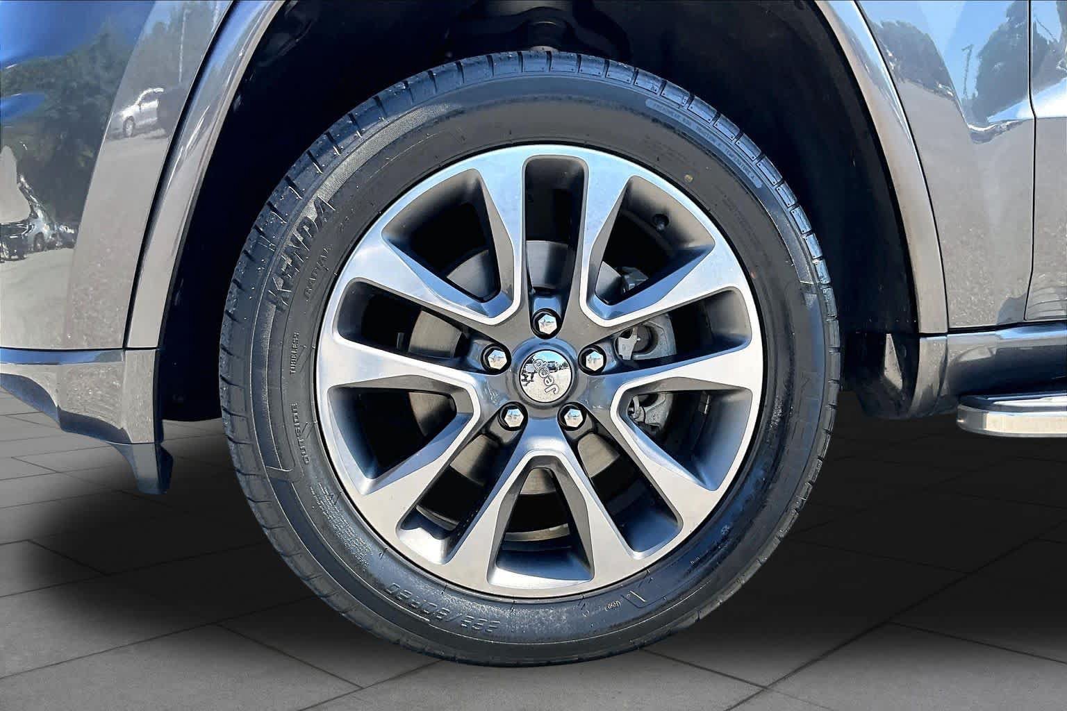 Used 2017 Jeep Grand Cherokee Overland AWD/4WD image 11