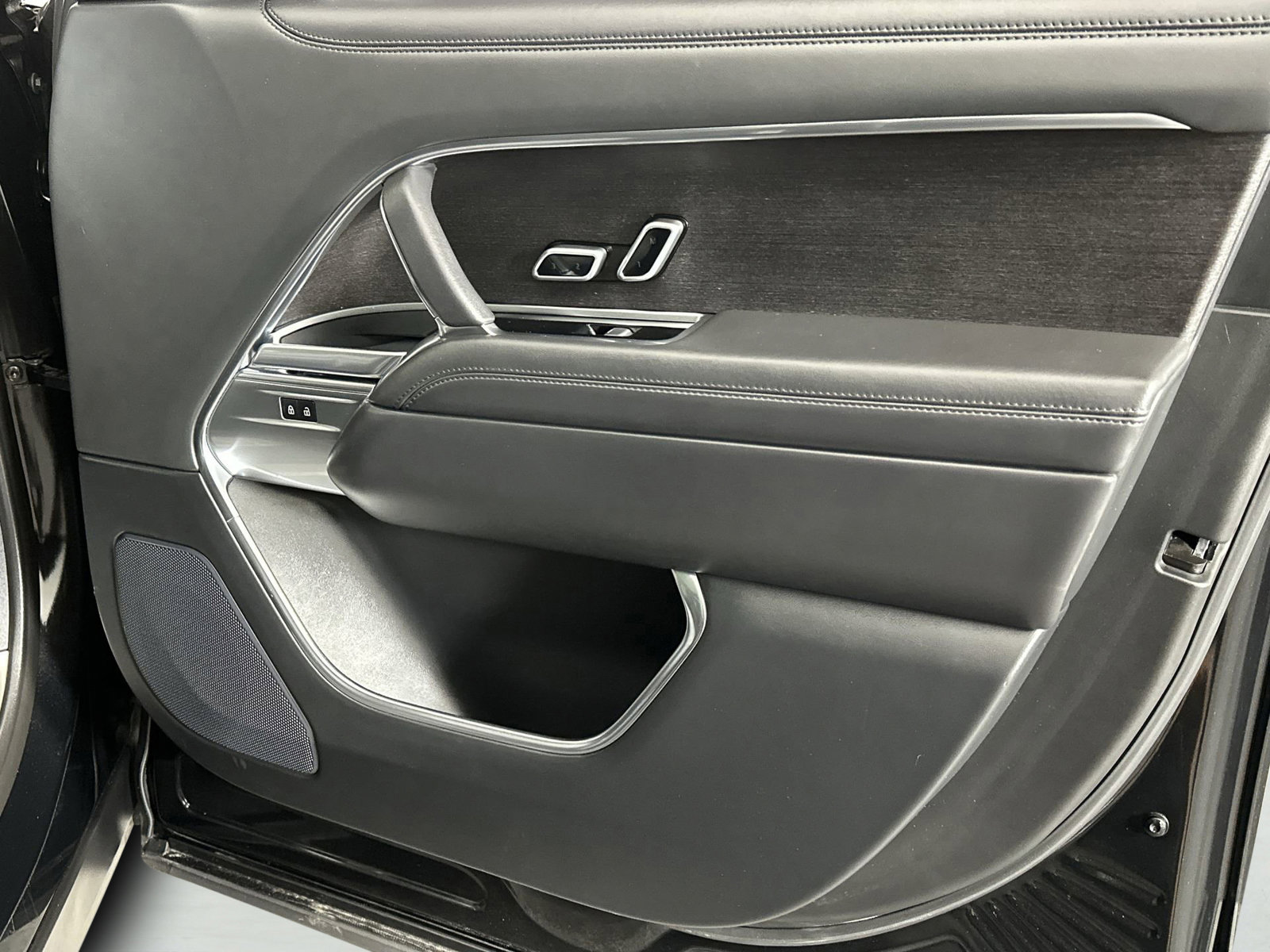 Used 2023 Land Rover Range Rover SE image 31