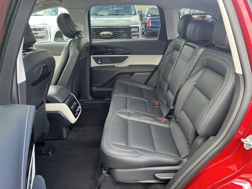 Used 2025 Lincoln Nautilus Premier w/ Equipment Group 102A AWD/4WD image 4