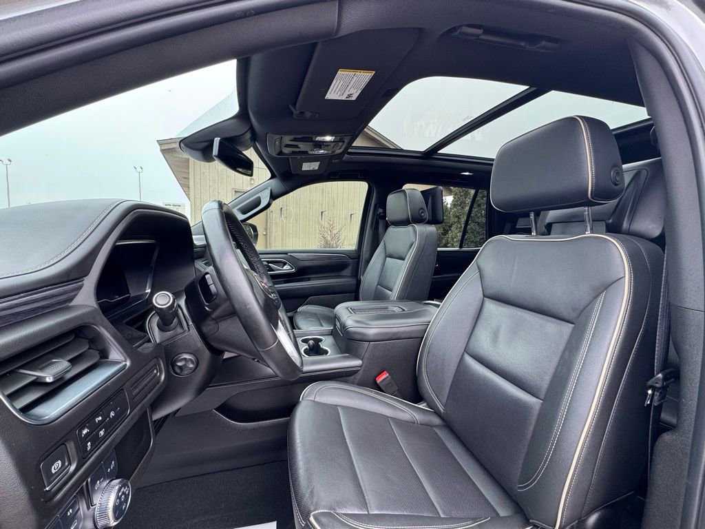 Used 2024 GMC Yukon SLT w/ SLT Luxury Package image 19