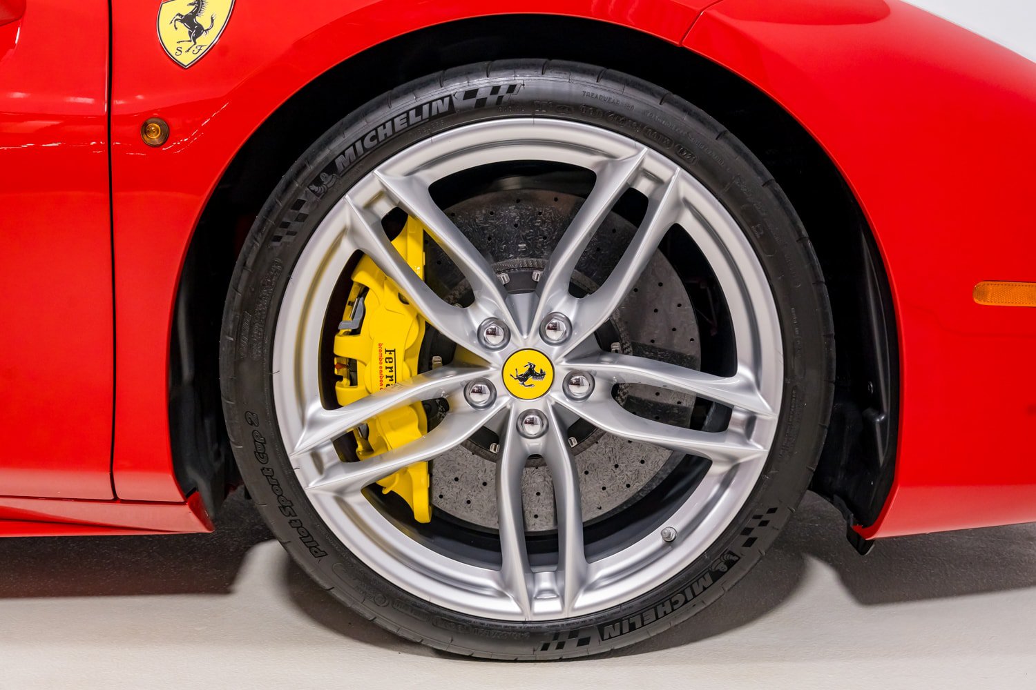 Used 2019 Ferrari 488 GTB RWD image 14