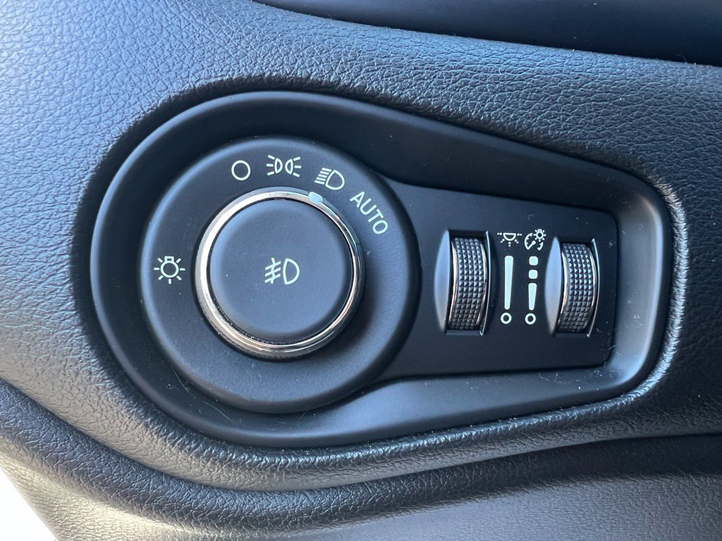Used 2017 Jeep Renegade Limited AWD/4WD image 40