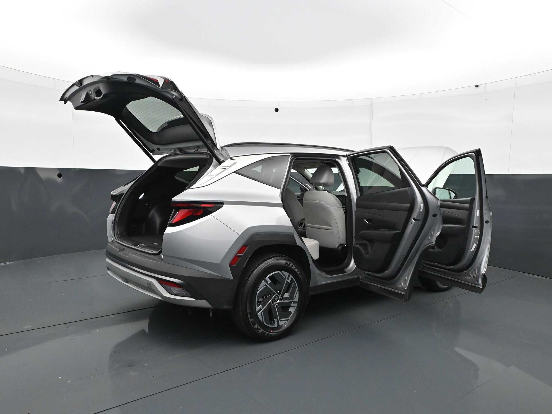 Used 2025 Hyundai Tucson Blue AWD/4WD image 32