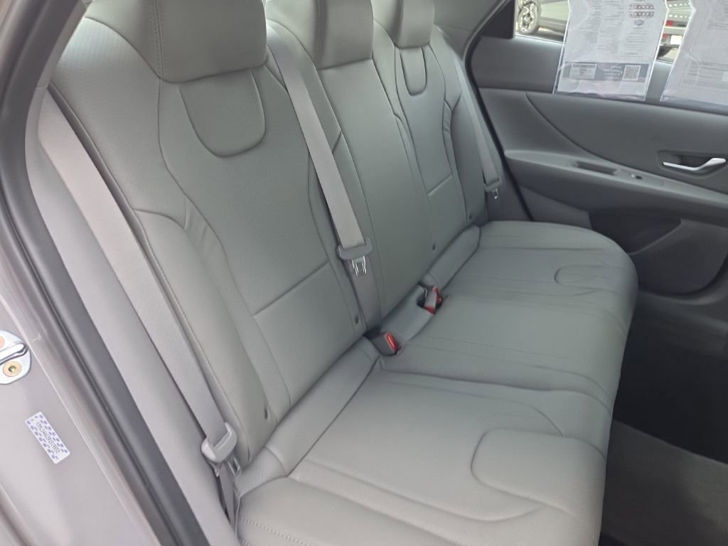 Used 2023 Hyundai Elantra SEL w/ Convenience Package image 25