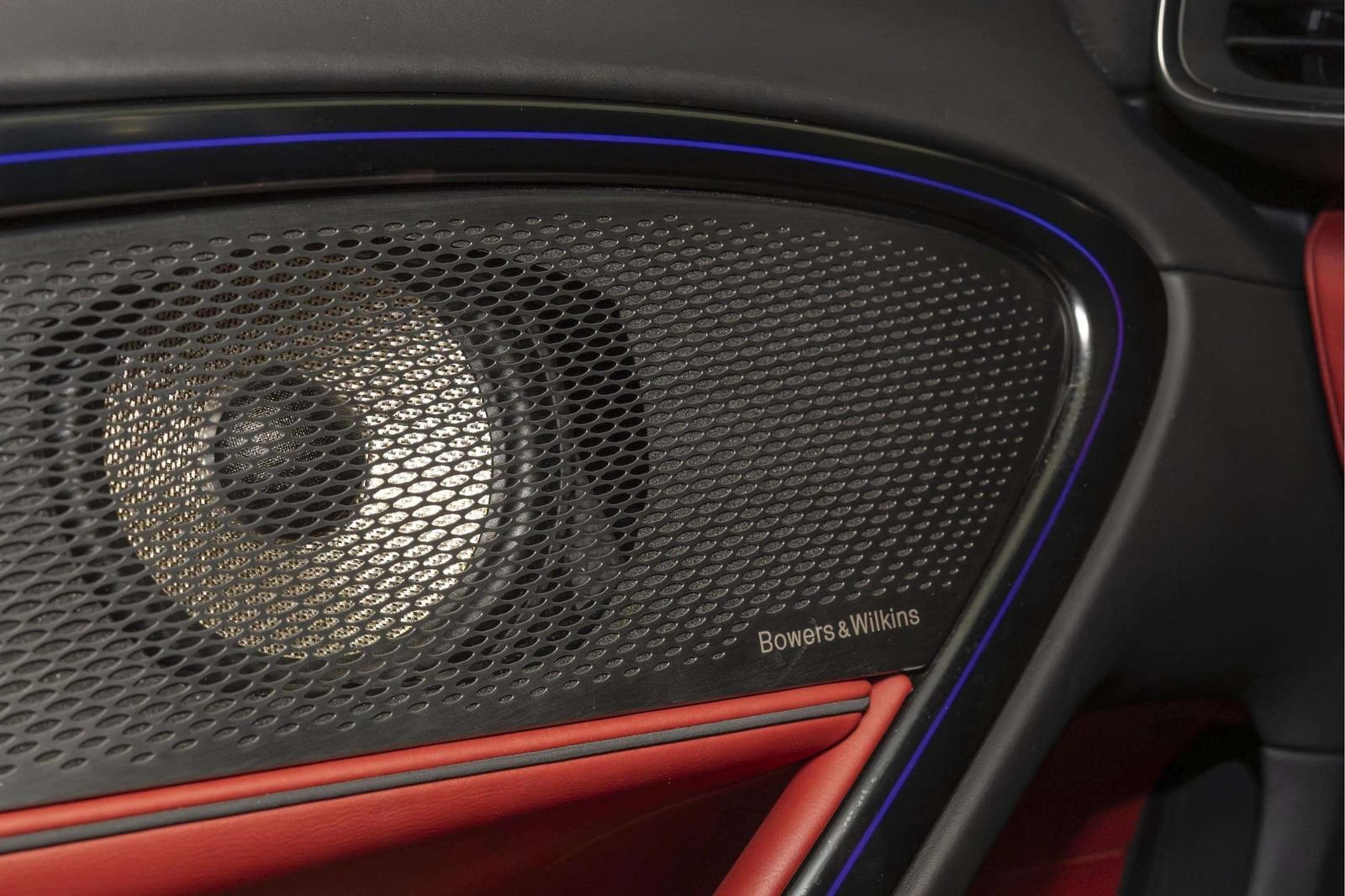 Used 2023 McLaren Artura RWD image 18