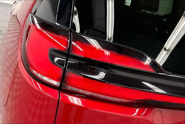 Used 2025 Chrysler Pacifica Limited image 33