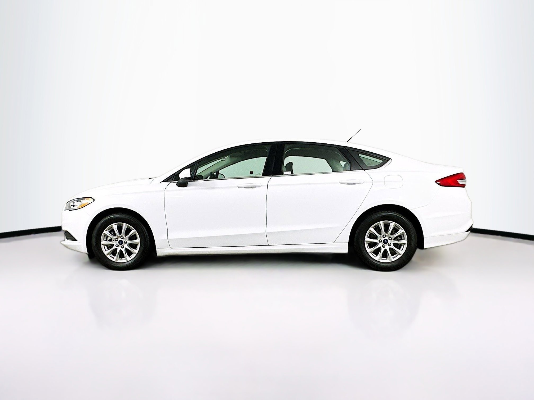 Used 2018 Ford Fusion S image 4