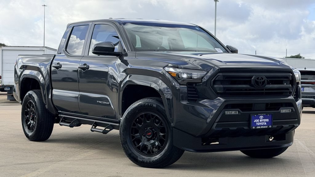 Used 2025 Toyota Tacoma SR5 AWD/4WD image 2