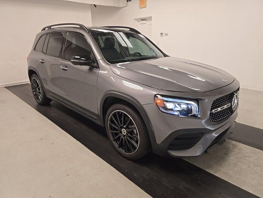 Used 2023 Mercedes-Benz GLB 250 w/ AMG Line image 3