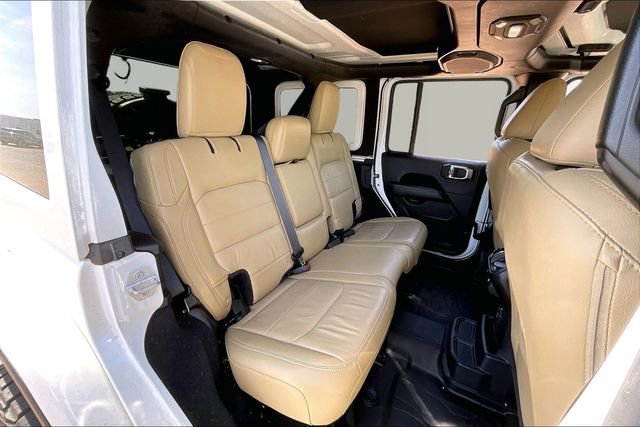 Used 2018 Jeep Wrangler Unlimited Sahara w/ Cold Weather Group image 17