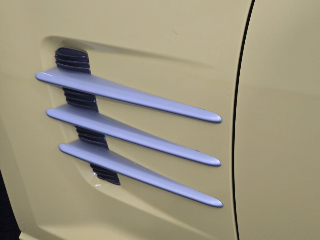 Used 2005 Chrysler Crossfire Limited RWD image 40