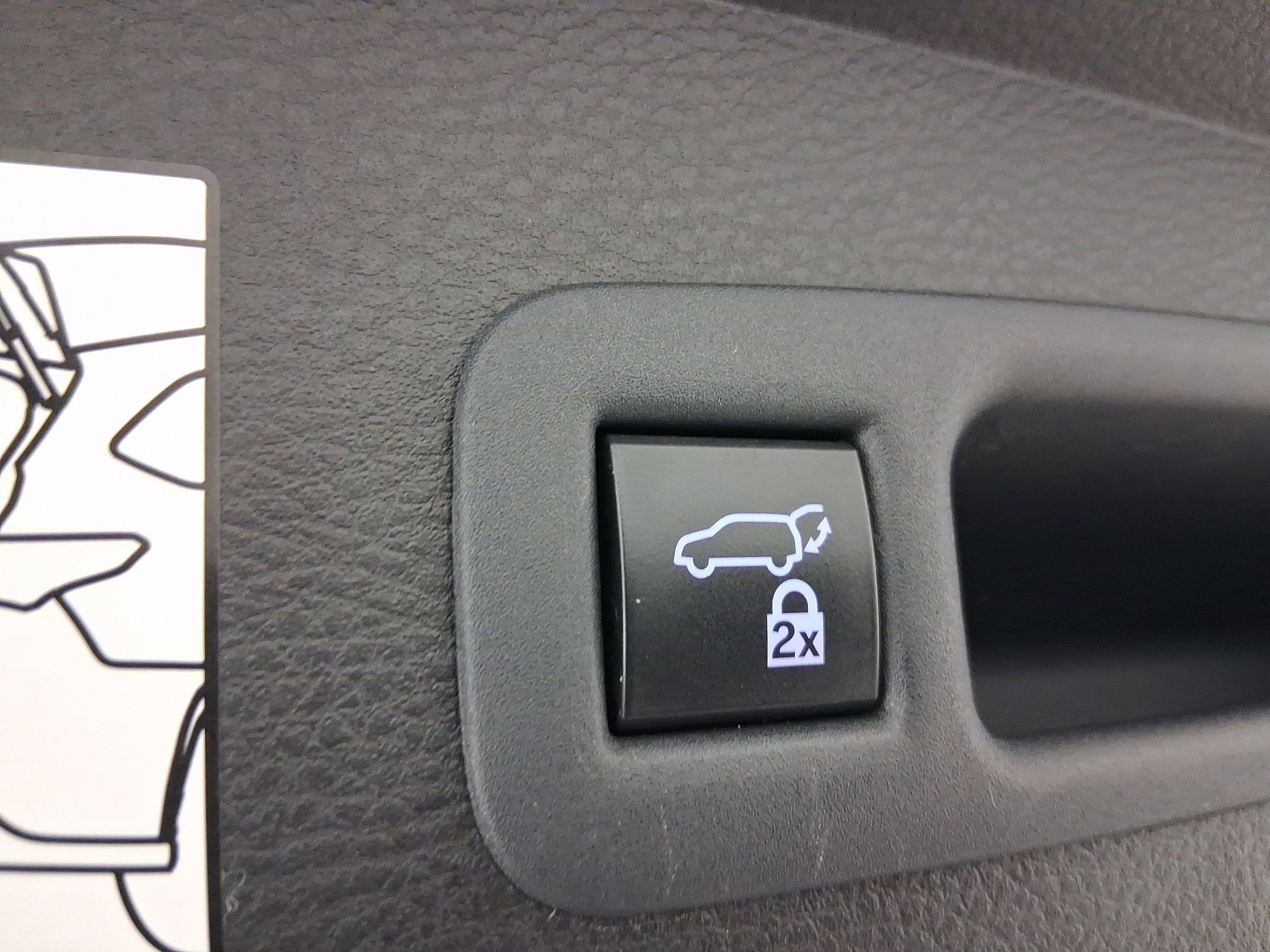 Used 2021 Toyota Sienna Limited image 31