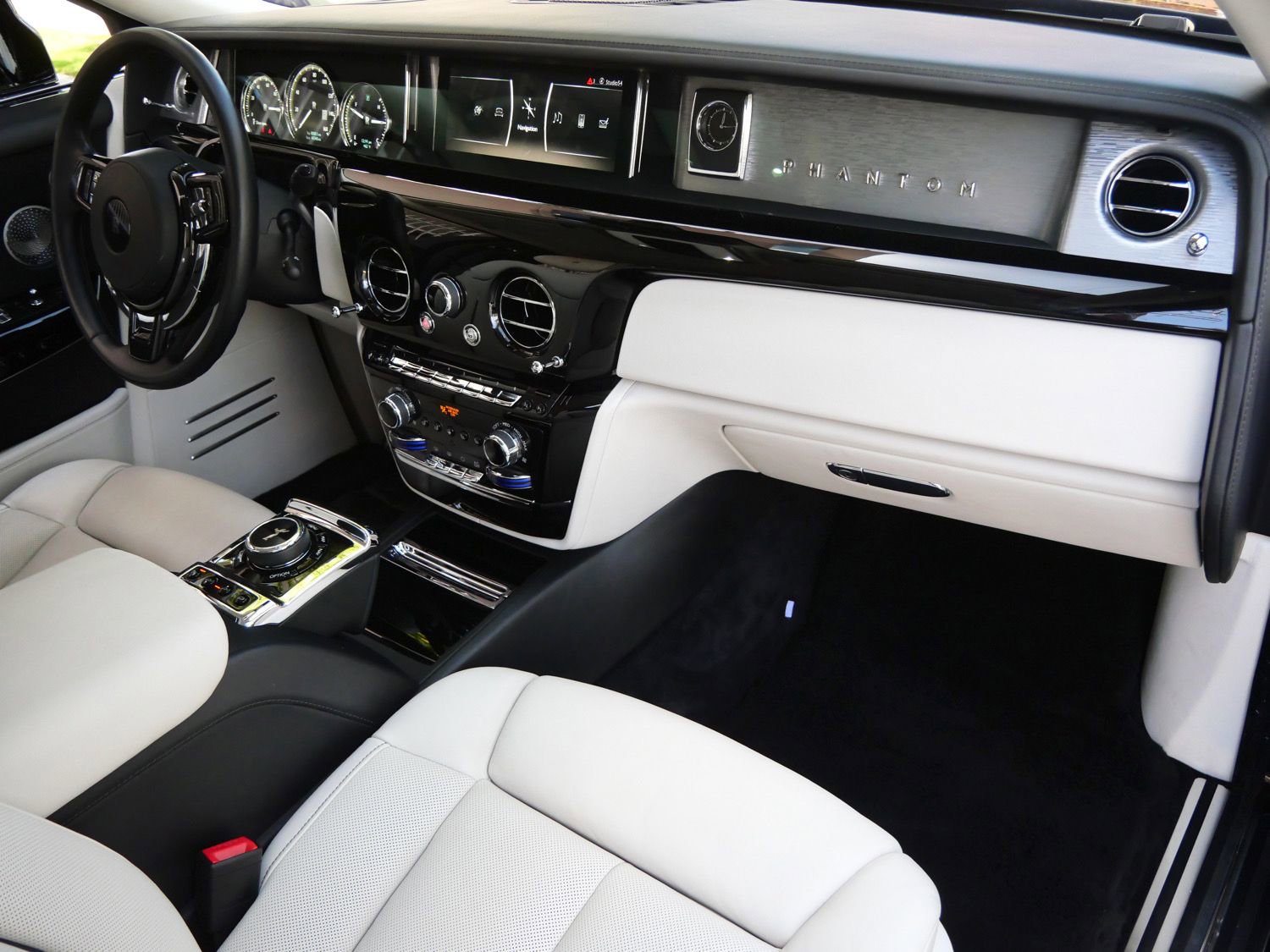 Certified 2024 Rolls-Royce Phantom Extended Wheelbase w/ The Phantom Package image 18