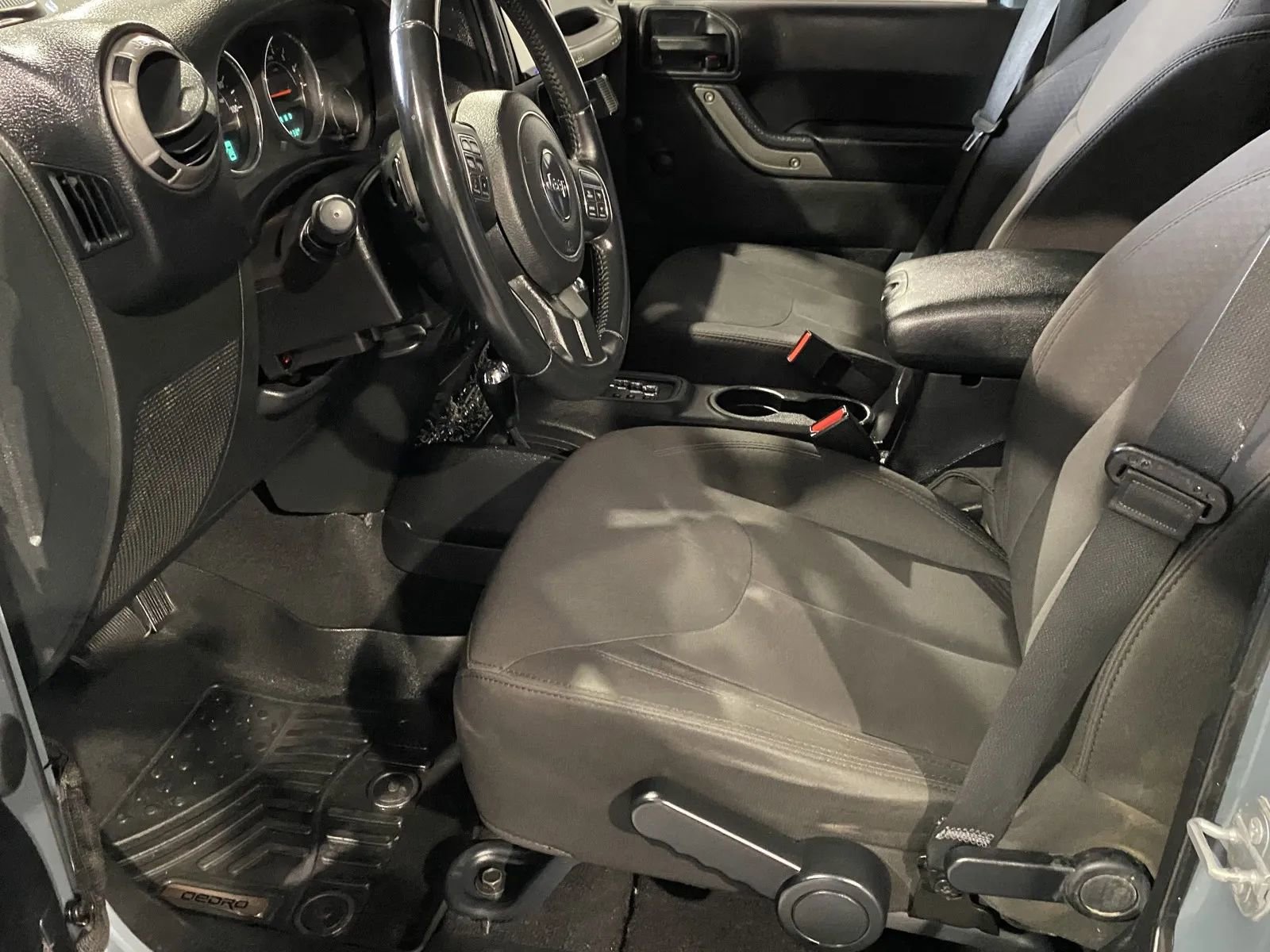 Used 2015 Jeep Wrangler Unlimited Sport w/ Connectivity Group image 11