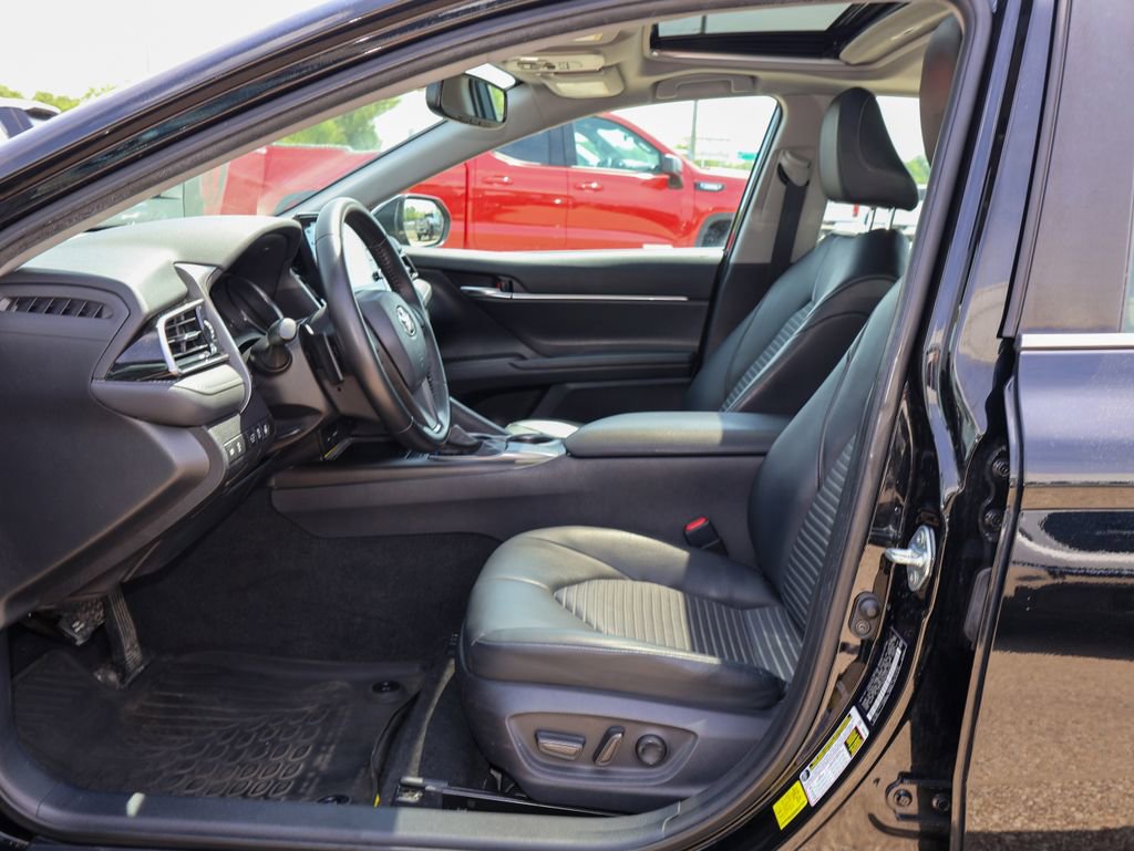 Used 2021 Toyota Camry SE w/ Cold Weather Package FWD image 6