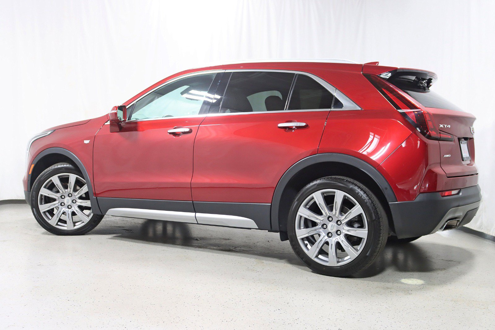 Used 2019 Cadillac XT4 Premium Luxury w/ Enhanced Visibility Package AWD/4WD image 9