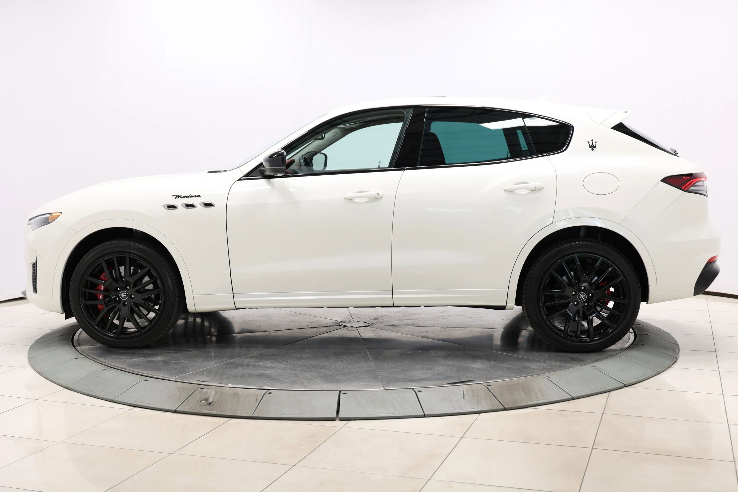 Used 2022 Maserati Levante Modena image 7