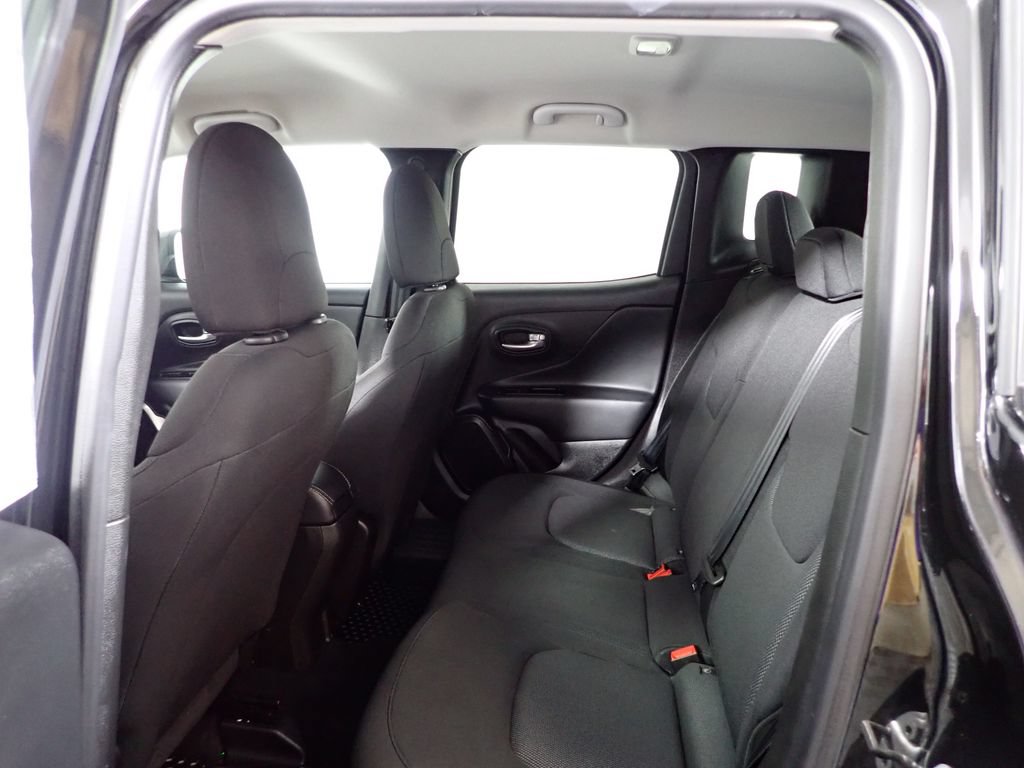 Used 2023 Jeep Renegade Latitude AWD/4WD image 32
