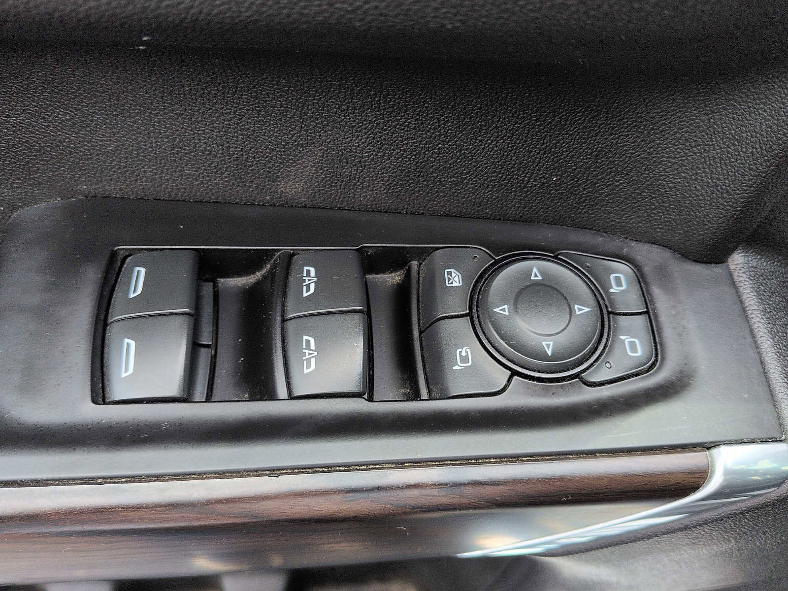 Used 2019 GMC Sierra 1500 SLT w/ SLT Premium Plus Package AWD/4WD image 17