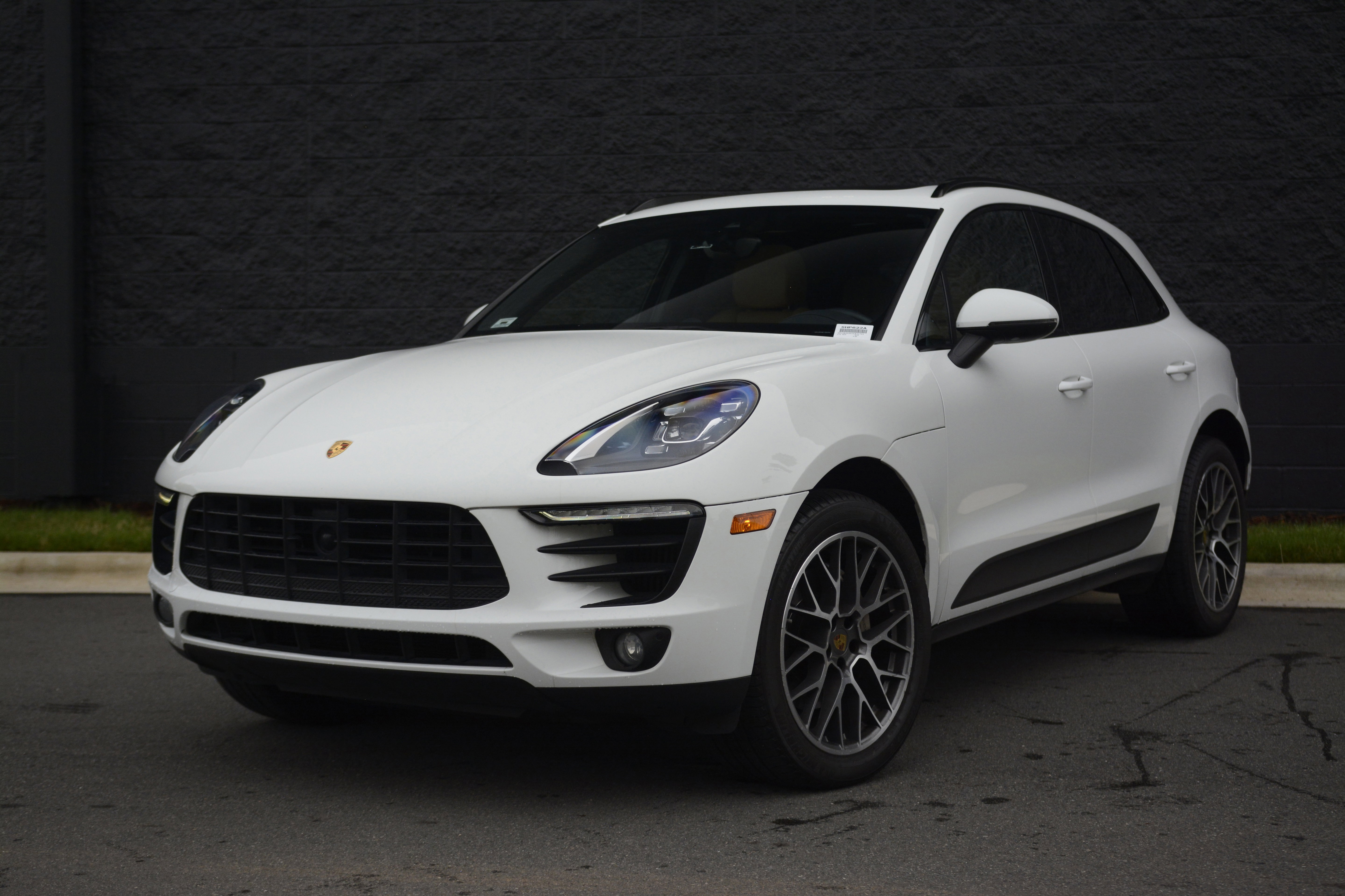 Certified 2018 Porsche Macan S AWD/4WD image 1