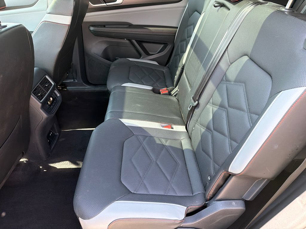 Used 2025 Volkswagen Atlas Peak Edition SE AWD/4WD image 20